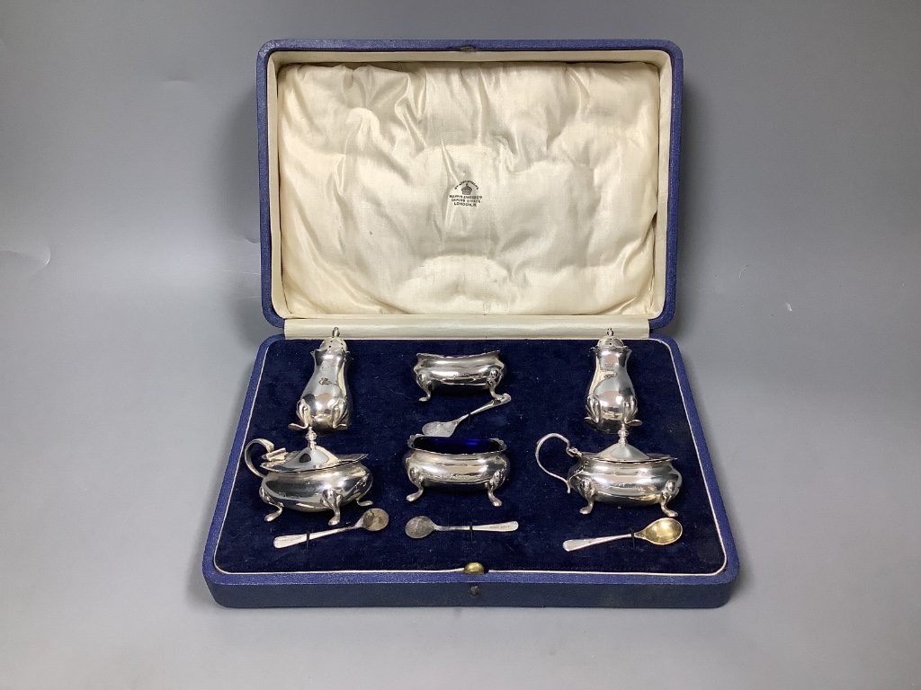 A George V cased silver six piece condiment set, Birmingham, 1927.